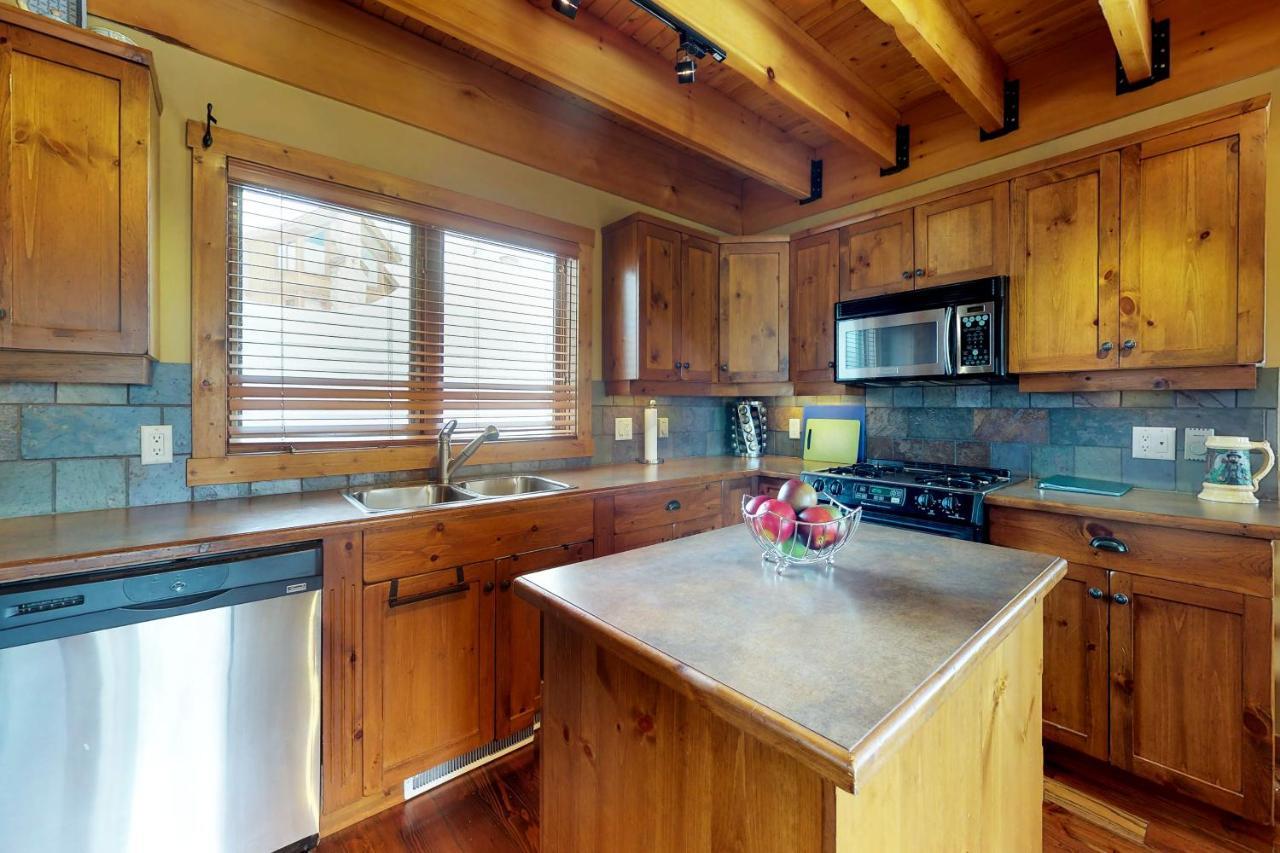 Polar Peak Villa Big White Ski Resort Luaran gambar